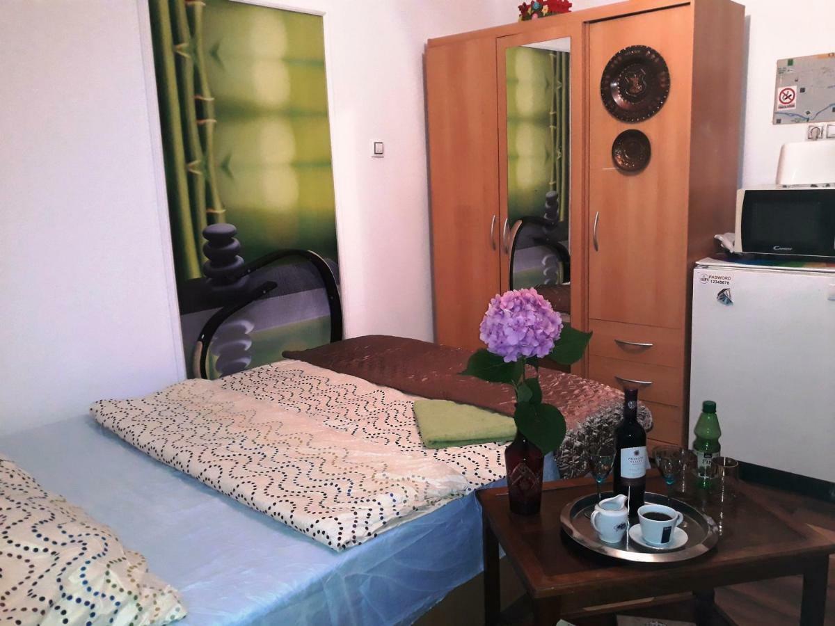 Hostel Pascalis Alesd 外观 照片