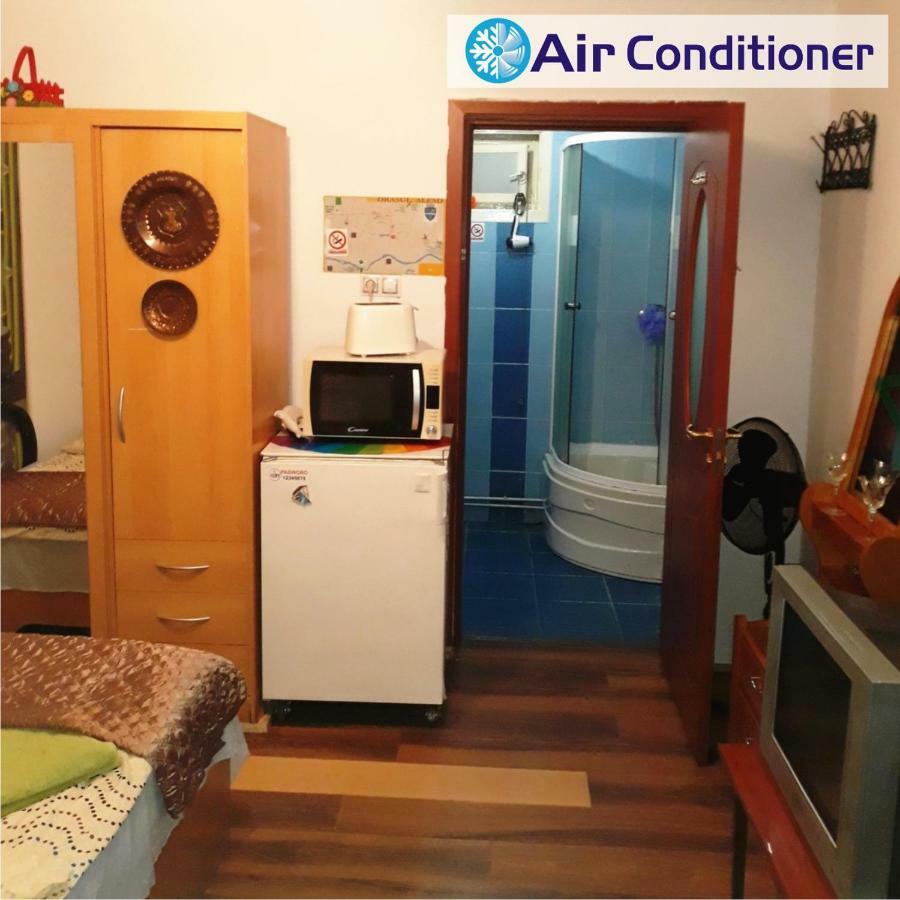 Hostel Pascalis Alesd 外观 照片